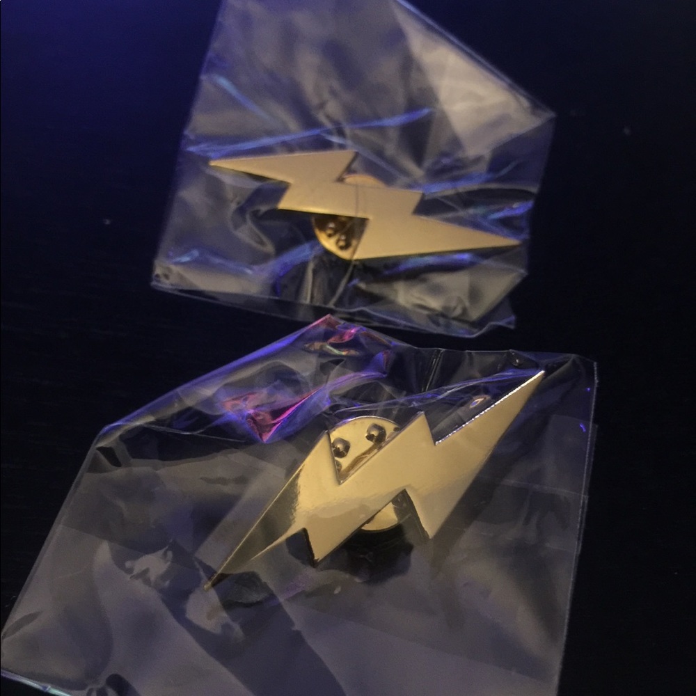 2x NEW GOLD POWER PINS